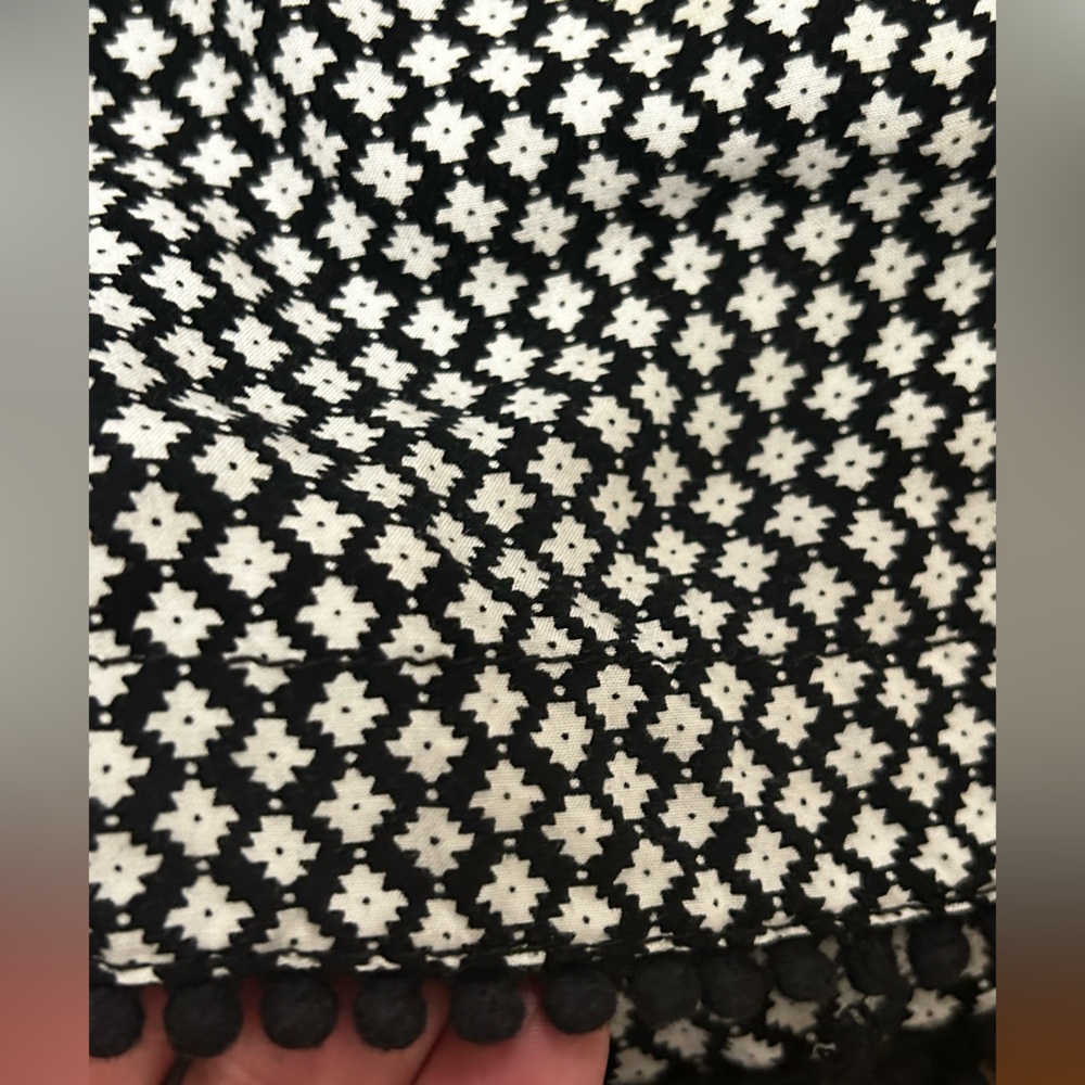a.n.a Women’s Small Black White Geometric Pattern Pom Trim Tassle Tie Shorts - Picture 2 of 8